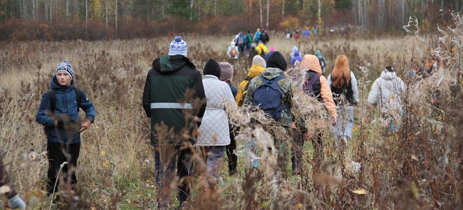 Кабаньими тропами, ключевскими полями, переправами через Замарайку. Серовчане вышли на прогулку «Оранжевая осень»