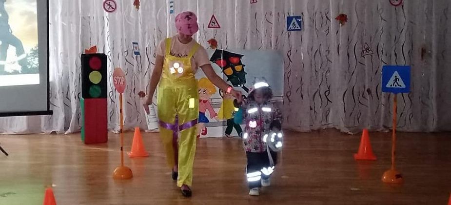 Засветись! В детском саду Серова состоялось дефиле