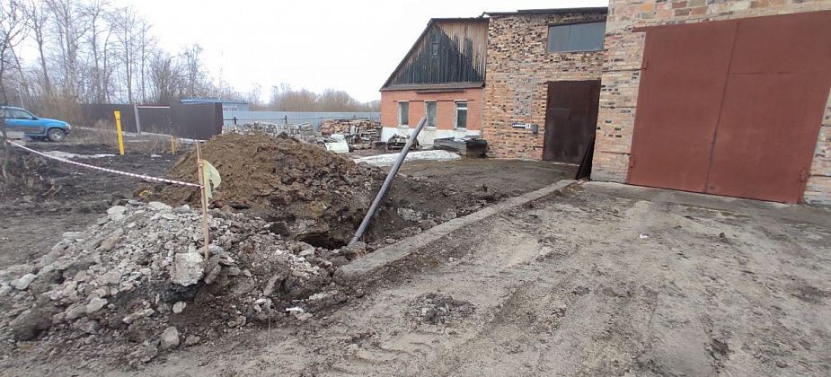 Серовчанин пожаловался, что при укладке газовых труб перед его домом рабочие не закопали траншею