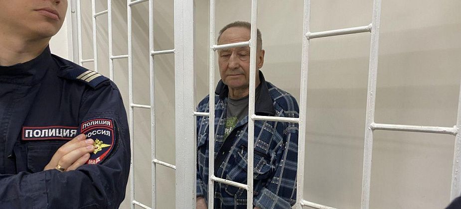 Два ножа, шесть книг и две пары сланцев. В Серове продолжается суд по делу об убийстве и обезглавливании Александра Мурзина