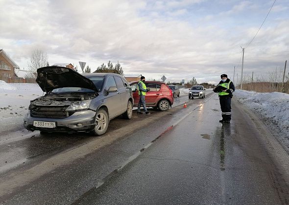 В Серове столкнулись Honda и Renault Sandero. Подробности ДТП на улице Нансена