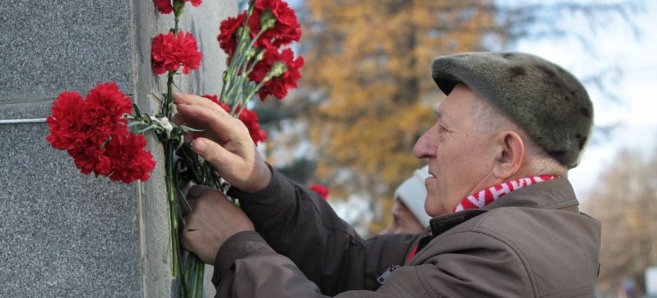 Серовские коммунисты в День рождения Ленина возложат цветы к его памятнику