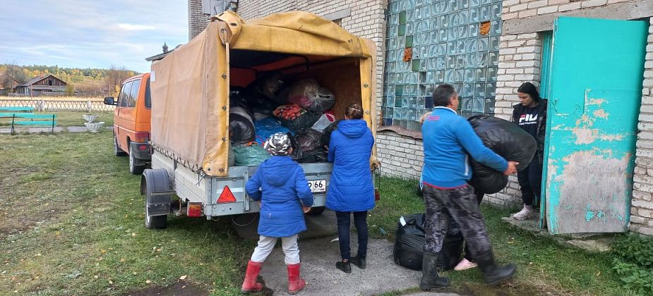 Многодетные семьи Прокопьевской Салды получили гуманитарную помощь из Серова