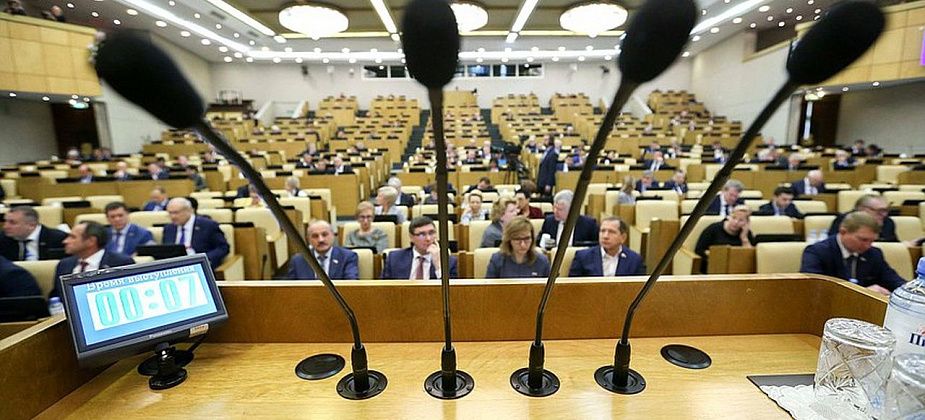 За распространение недостоверных новостей и "неприличные" посты про власть предлагают штрафовать