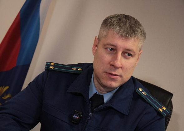 Про поездных хулиганов, краснокнижных осетров и контрабанду леса. Серовский транспортный прокурор подвел итоги 2025 года