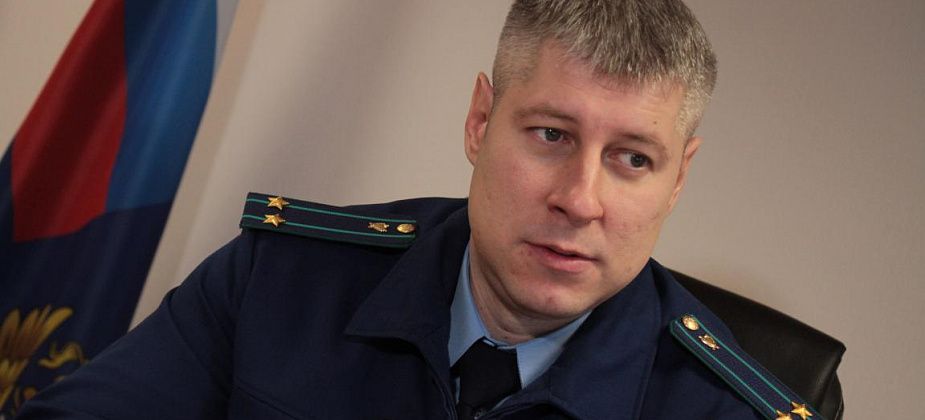 Про поездных хулиганов, краснокнижных осетров и контрабанду леса. Серовский транспортный прокурор подвел итоги 2025 года