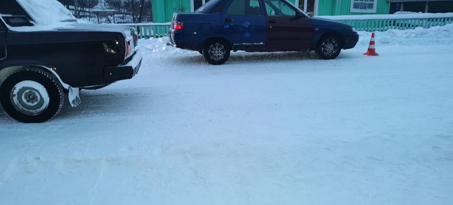 В Гарях под колеса ВАЗа попала 4-летняя девочка