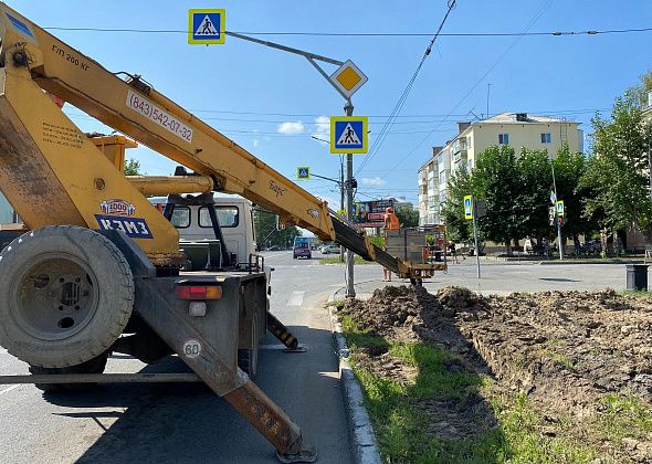 Для устранения коммунальной аварии пришлось временно демонтировать светофор в центре Серова
