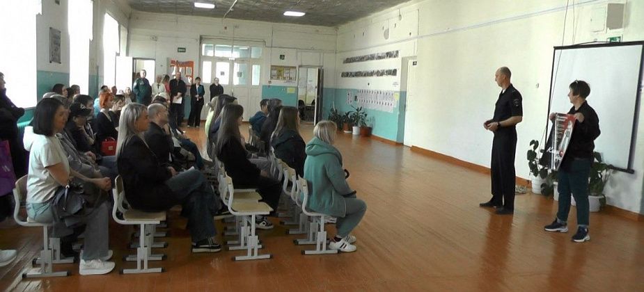 Полиция пришла в серовскую школу №19, чтобы поговорить о мошенниках