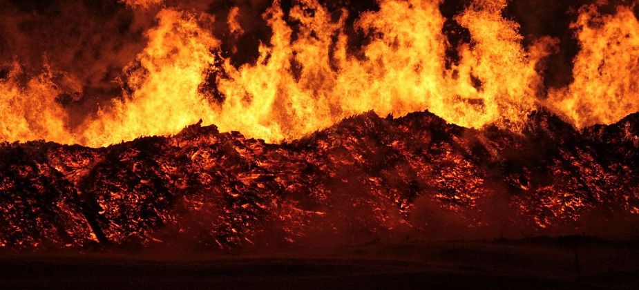 Мэрия Серова пыталась оспорить очередной штраф за сгоревшую свалку горбыля. Не получилось