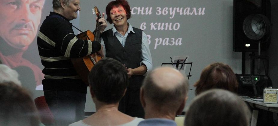 Кино и барды. В библиотеке серовчане слушали музыку из отечественных фильмов