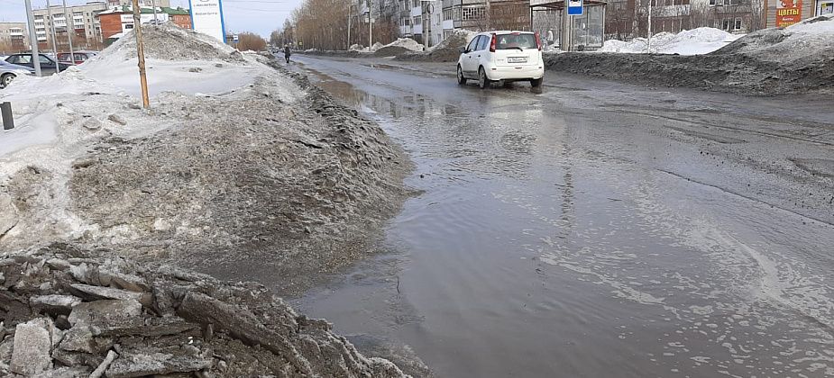 Серовчане пожаловались на затопленный талыми водами пешеходный переход