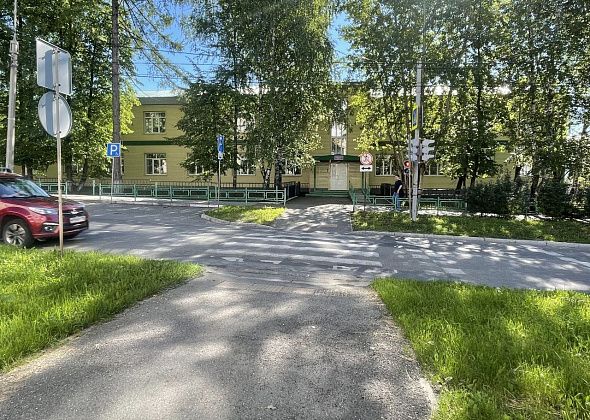 Пешеходный переход у бывшей начальной школы №14 уберут до конца августа. Неподалеку создали новый