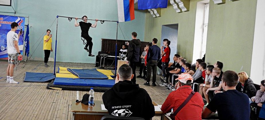 В Карпинске прошли девятые соревнования по стрит воркауту. Серовчане - в призерах