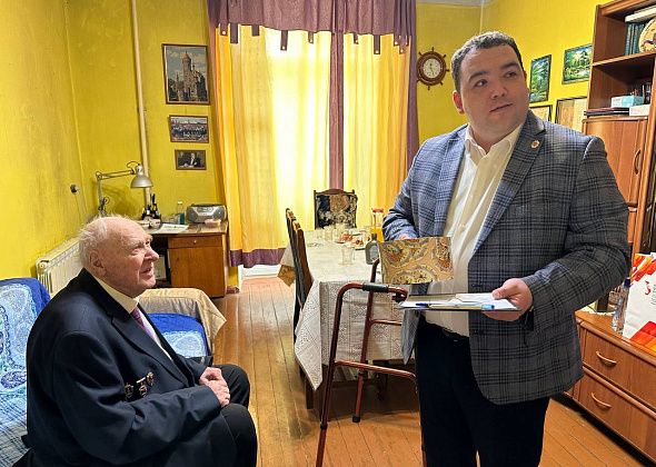 Ветеран из Екатеринбурга отметил столетний юбилей и решил голосовать на дому