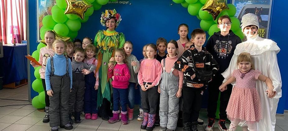 Юные серовчане проводили зиму и подготовили подарки мамам