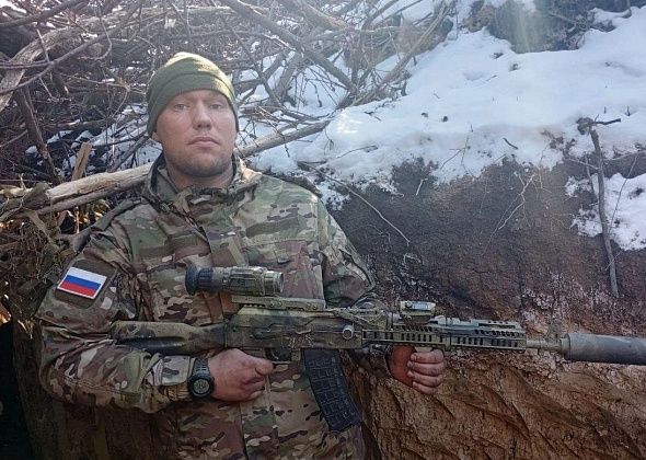 Серовчане простились с Максимом Шаромовым, погибшим на СВО. Он выносил раненых с поля боя