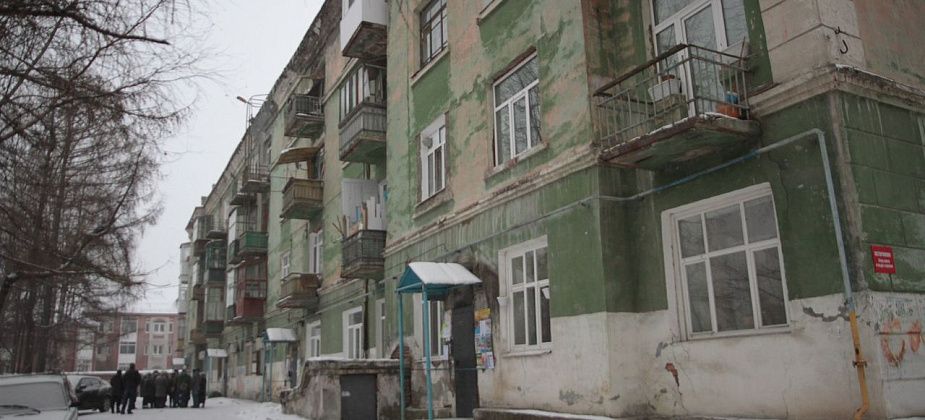 Власти Серова не могут определиться: ремонтировать дом на улице Февральской революции или сносить?