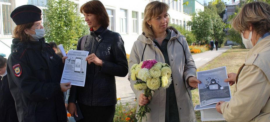 Полицейские обеспечили охрану общественного порядка во время Дня знаний в Серове, Сосьве и Гарях