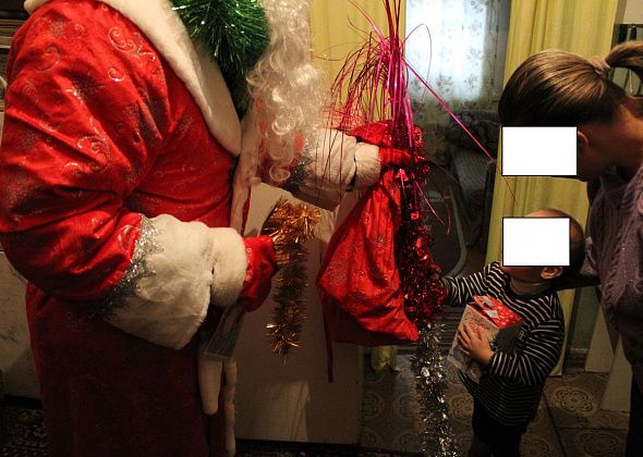 Благодаря благотворительной помощи серовчан, к Новому году и Рождеству подарки получили 120 детей