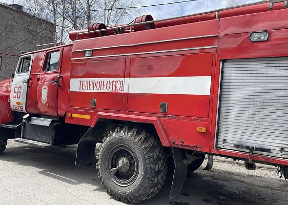 На улице Фрунзе в Серове горела стена дома