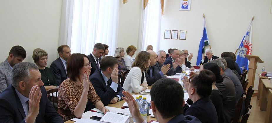 Дума Серова приняла решение наградить Почетными грамотами сотрудников интерната для престарелых