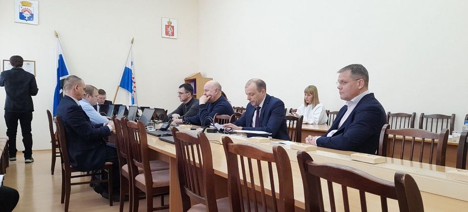 Депутатам Думы рассказали о выполнении программы по переселению серовчан из аварийного жилфонда 