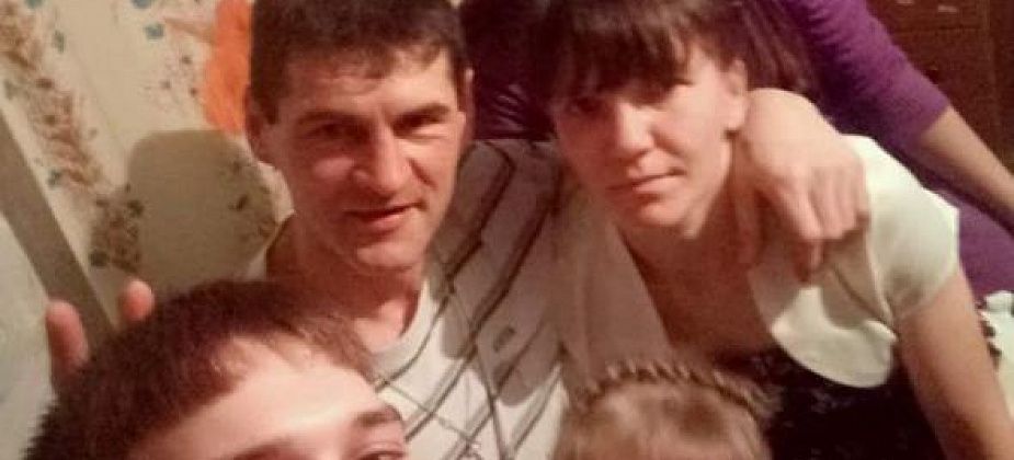 "На носу зима, а нам негде жить"... Семья погорельцев из Сосьвы, которая ютится по чужим углам, хотела получить в найм дом бывшего главы