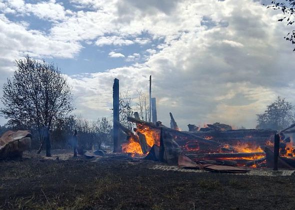 В деревне под Серовом сгорело три дома