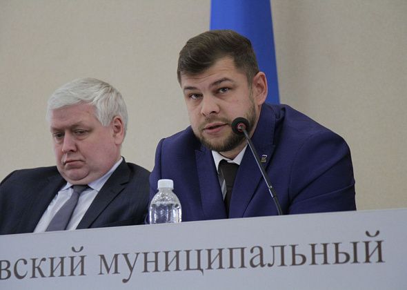 Только зарплата и коммунальные платежи... И.о. главы Серова попросил чиновников экономить