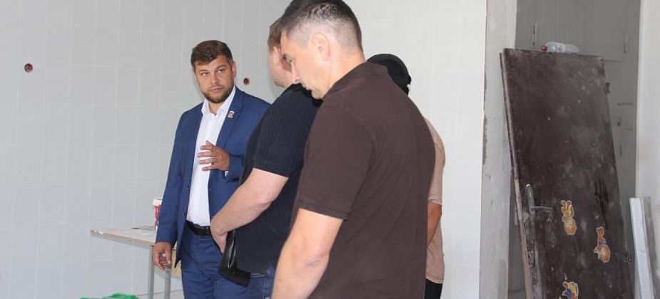 “У всех подрядчиков работа идет в графике, кроме школы №14”. Глава Серова объехал стройки