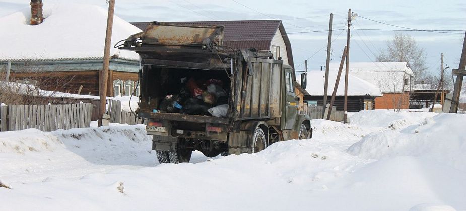 Жители Марсят сообщают, что уже две недели из поселка не вывозят мусор. Подъездные пути заблокированы сугробами