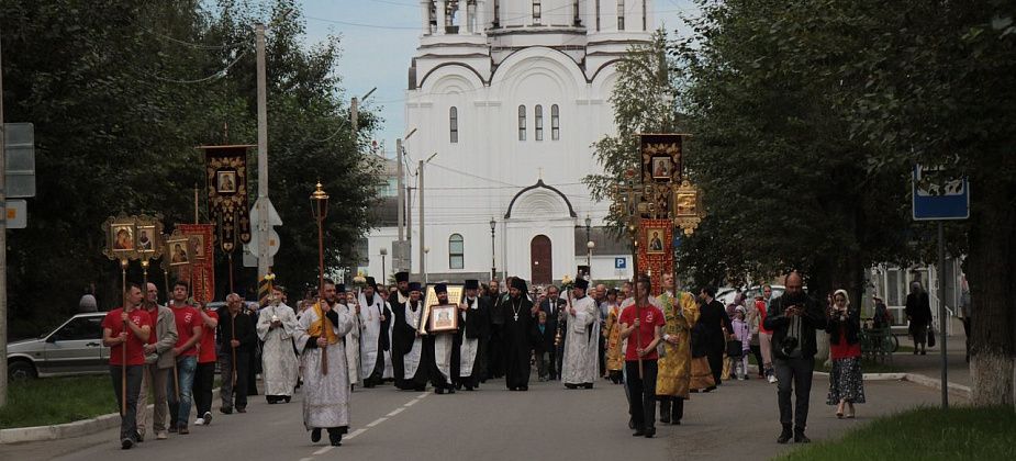 COVID. В Серове, несмотря на ограничительные мероприятия, прошел крестный ход