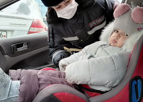 "Ребенок - пассажир". Сотрудники ГИБДД проверили безопасность перевозки маленьких серовчан