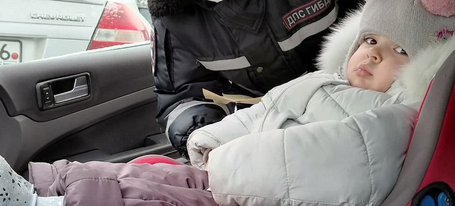 "Ребенок - пассажир". Сотрудники ГИБДД проверили безопасность перевозки маленьких серовчан