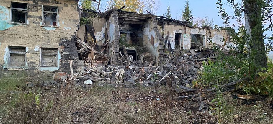 В поселке Энергетиков рушат бывшее «китайское общежитие»