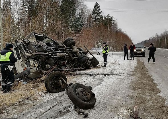 Водитель фургона говорит, что уснул за рулем. Подробности смертельного ДТП на выезде из Серова, где столкнулись три автомобиля