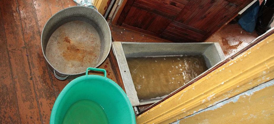 "Фекальное общежитие" затопило... Виноваты "металлисты"