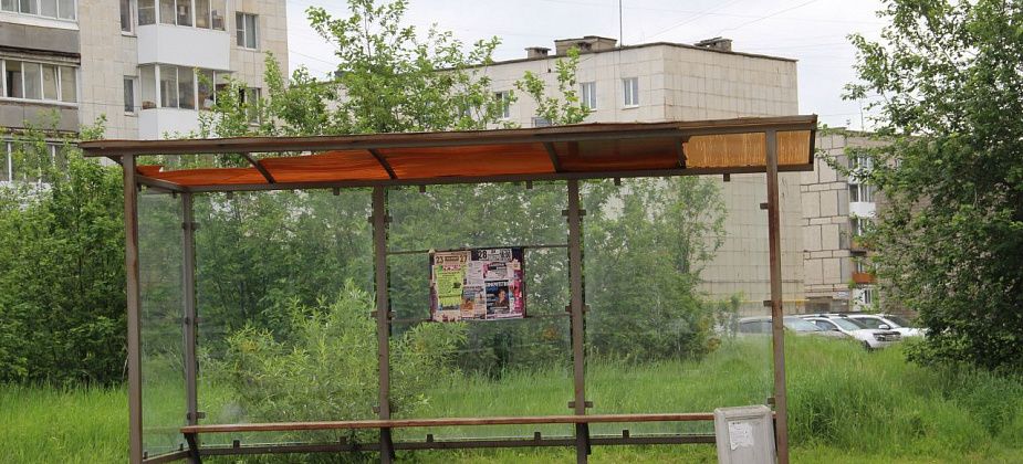 В Серове на автобусных остановках со сломанными крышами поликарбонат заменят на металл?