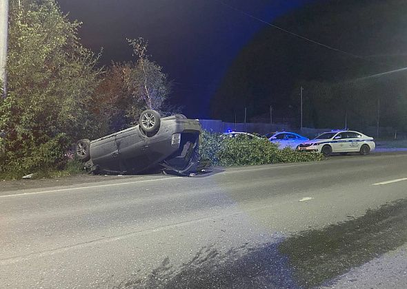 Пьяный водитель по пути на водохранилище перевернул автомобиль. Пострадали пассажиры - женщина и ее дочь