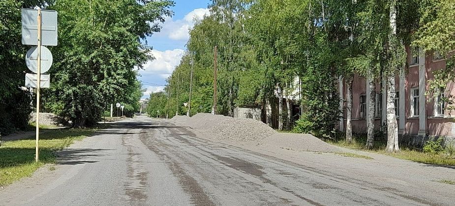 Рабочие готовятся возвести тротуары на улице Пржевальского в Серове