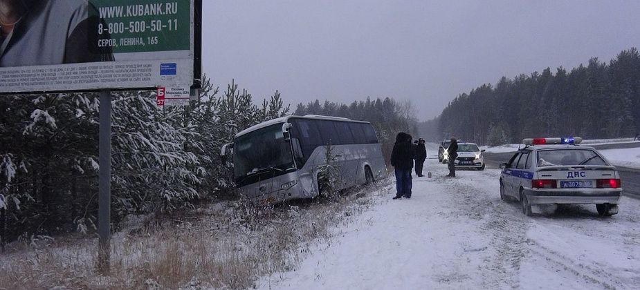Автобус из Североуральска попал в ДТП под Серовом. Госпитализированы две пассажирки