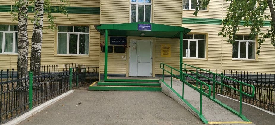 Агитации «Единой России» с портретами Куйвашева больше нет на дверях серовских школ, где находятся избирательные участки?