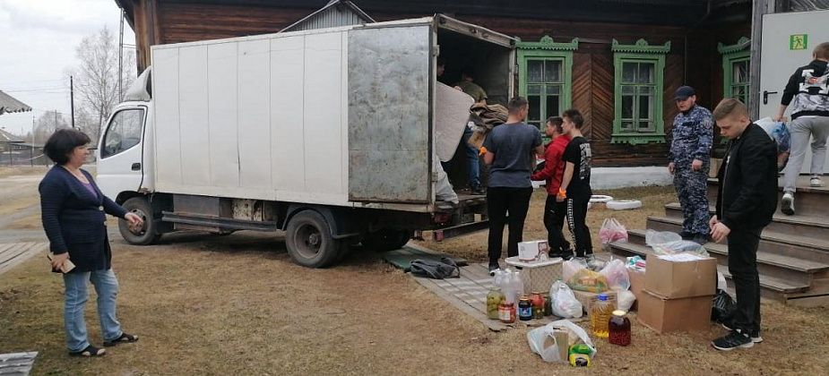 Первая партия гуманитарной помощи, собранной читателями "Глобуса", доставлена в Сосьву