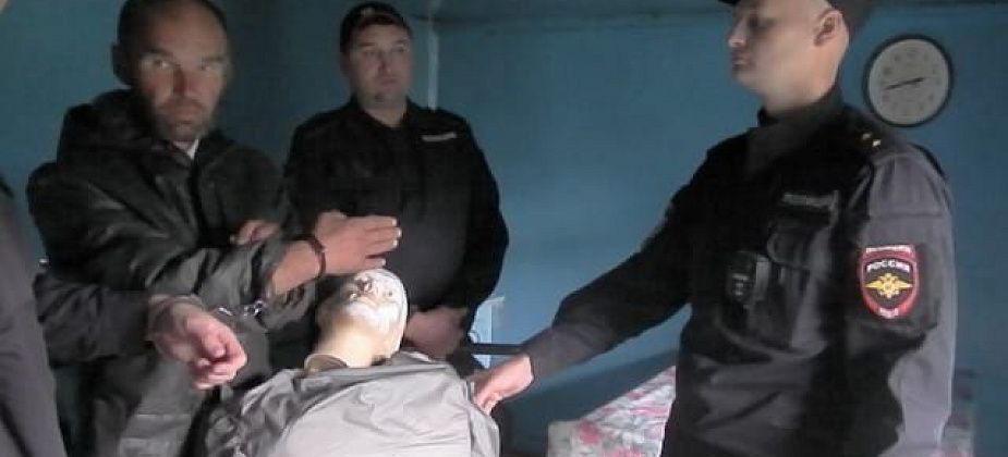 Свидетеля убийства в поселке под Серовом будут судить за укрывательство преступления и незаконное проникновение в жилье