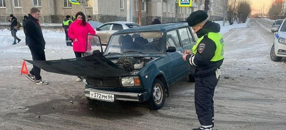 За два дня на одном и том же перекрестке в Серове произошло два ДТП