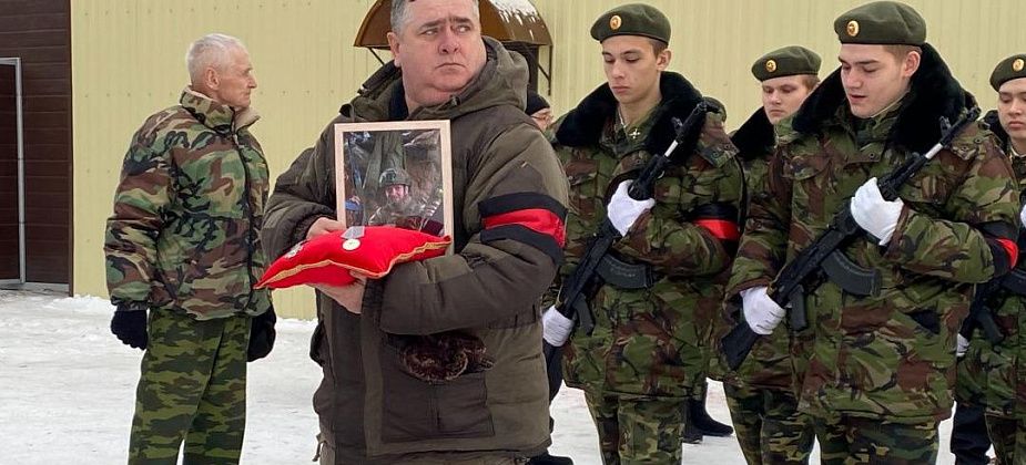 “Братишка, спи спокойно”. Серовчане простились с Евгением Куртеевым, погибшим в ходе СВО