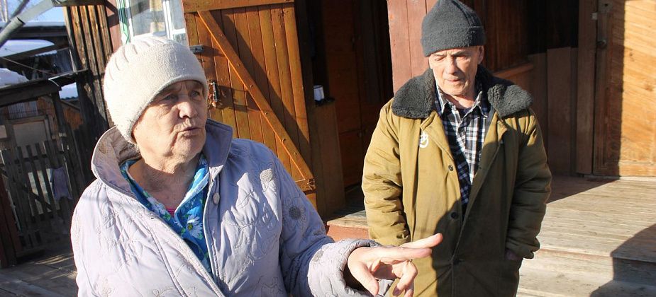 "Бади все боятся". Серовчане жалуются на соседей, которые после переезда перестали ухаживать за псом