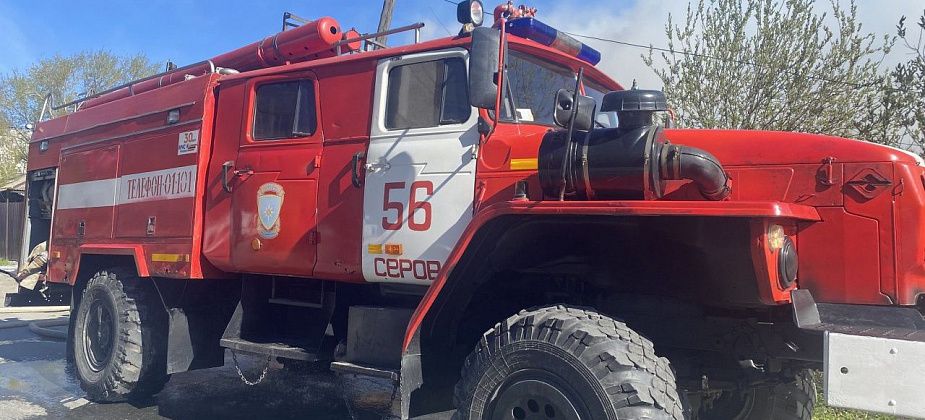 На трассе под Серовом горел грузовой автомобиль
