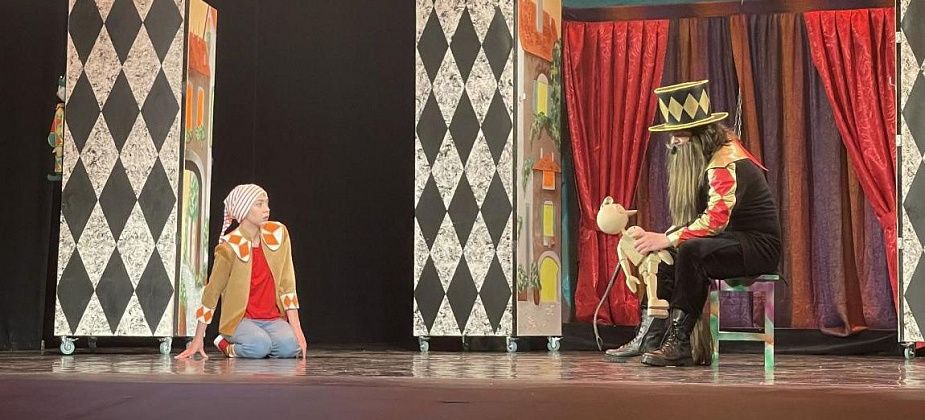 Критики оценили два спектакля Серовского драмтеатра, заявленных на премию “Браво”